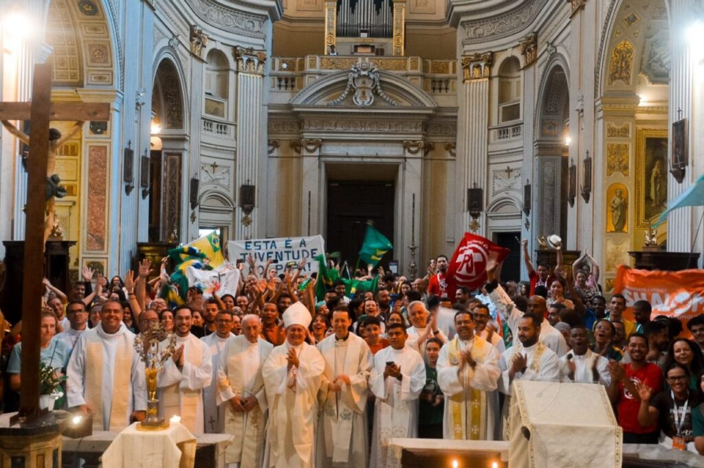 Celebração em Roma reúne brasileiros com o presidente da Comissão para a Juventude da CNBB - Jornal O São Paulo