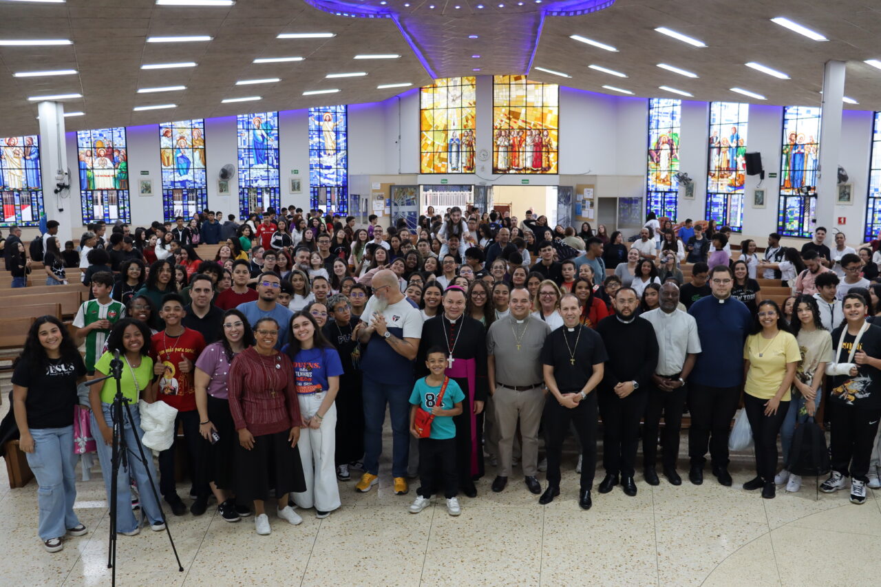 Jovens do Decanato Sant’Ana e São Joaquim se reúnem com Dom Cícero - Jornal O São Paulo