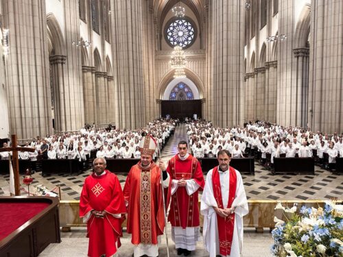 Sé: Ministros extraordinários da Sagrada Comunhão peregrinam no Ano Jubilar