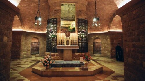 Na Itália, mais de 150 mil pessoas se inscrevem para ver os restos mortais de São Francisco