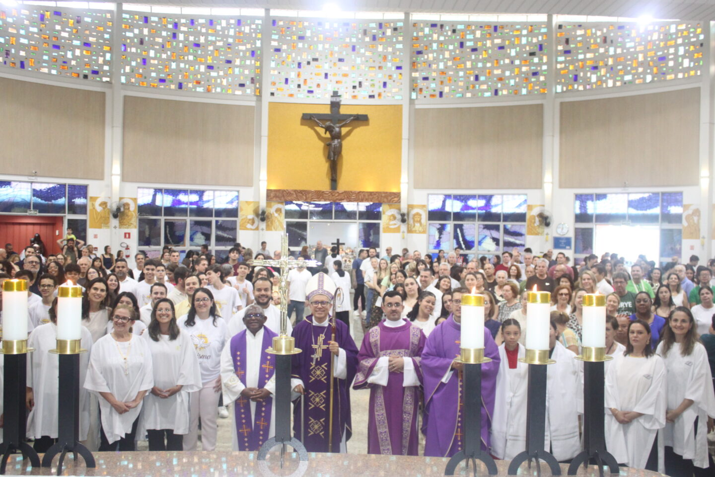 Na Lapa, Dom Edilson preside com Crismas, investe MESCs e missa do EJC - Jornal O São Paulo