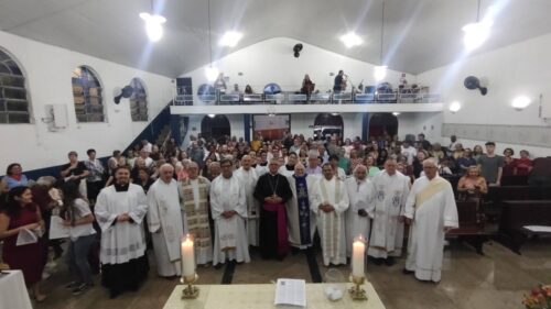 Dom Carlos Silva preside jubileu de ouro sacerdotal do Padre Bragheto e missas com Crismas