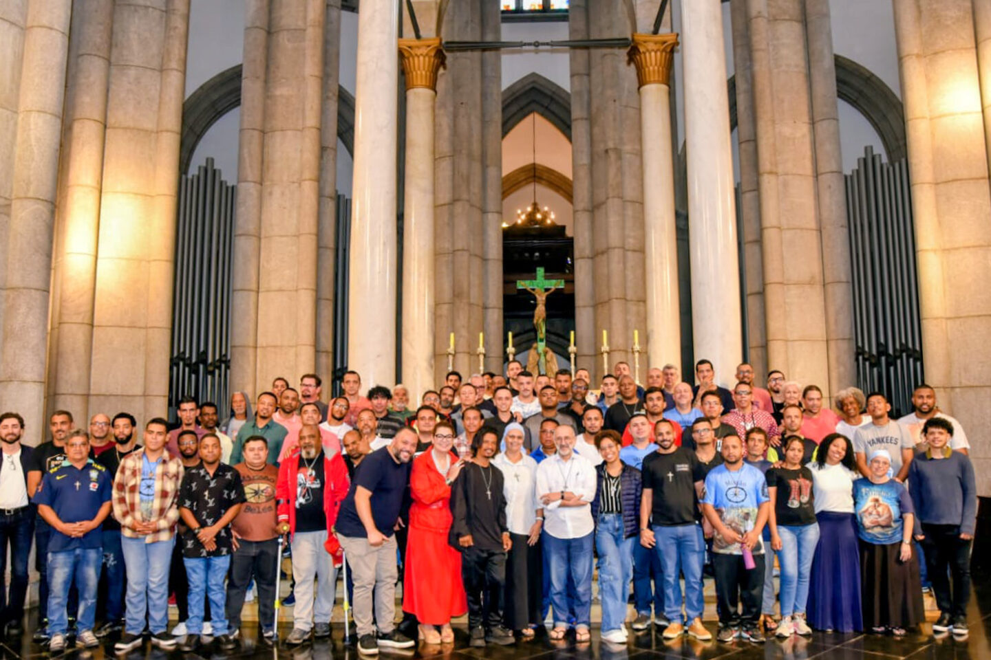 Em preparação para o Natal, acolhidos da Missão Belém participam de missa e de almoço na Catedral da Sé - Jornal O São Paulo