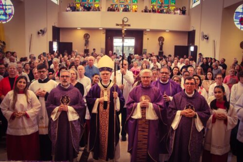 Padre Osvaldo Bisewski completa 25 anos de sacerdócio em missa com Dom Odilo