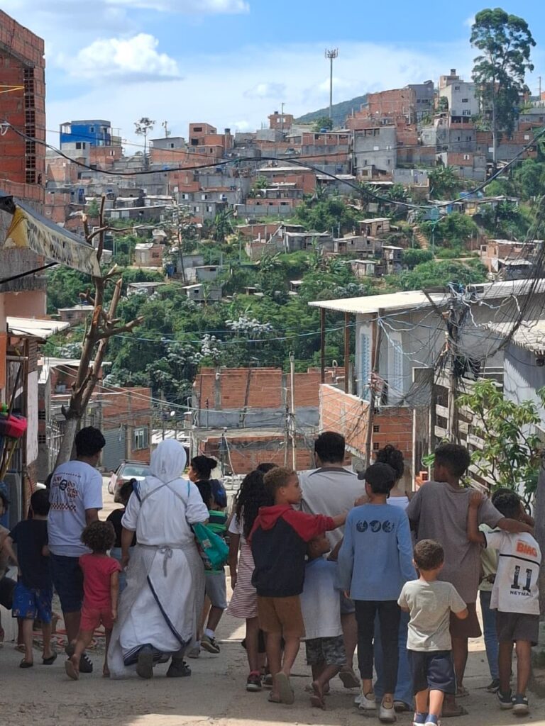 Na Brasilândia, Irmãs Missionárias da Caridade realizam atividade missionária com crianças e jovens - Jornal O São Paulo