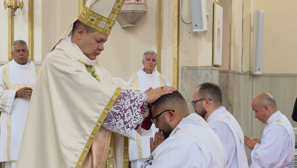Dom Cícero preside a ordenação sacerdotal de três religiosos barnabitas - Jornal O São Paulo