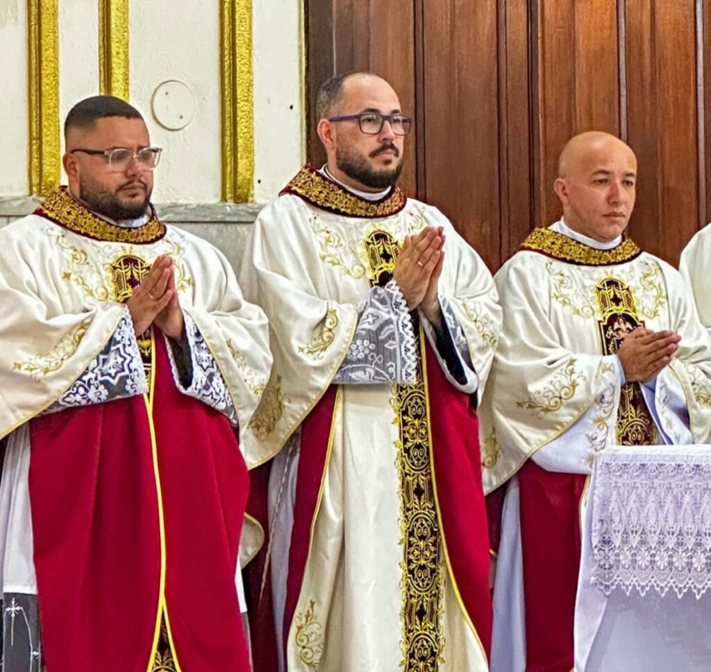 Dom Cícero preside a ordenação sacerdotal de três religiosos barnabitas - Jornal O São Paulo