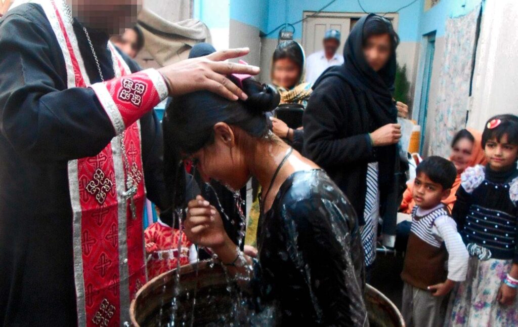 Enfermeiras cristãs absolvidas de blasfêmia no Paquistão - Jornal O São Paulo