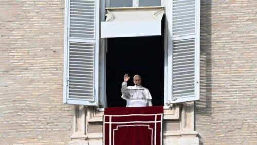 No primeiro Angelus de 2026, Leão XIV exorta à paz entre as nações e nas famílias