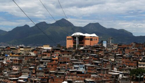 Da favela à mudança: jovem impulsiona educação e inclusão digital no Brasil  - Jornal O São Paulo