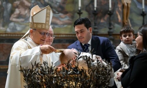 Papa batiza 20 crianças: a fé é um bem essencial para a vida - Jornal O São Paulo