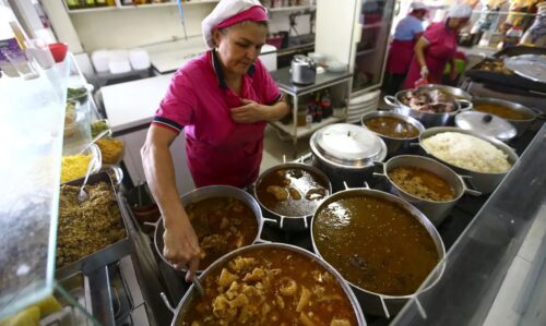 Cresce contratação de pessoas 50+ no comércio e nos serviços em SP - Jornal O São Paulo