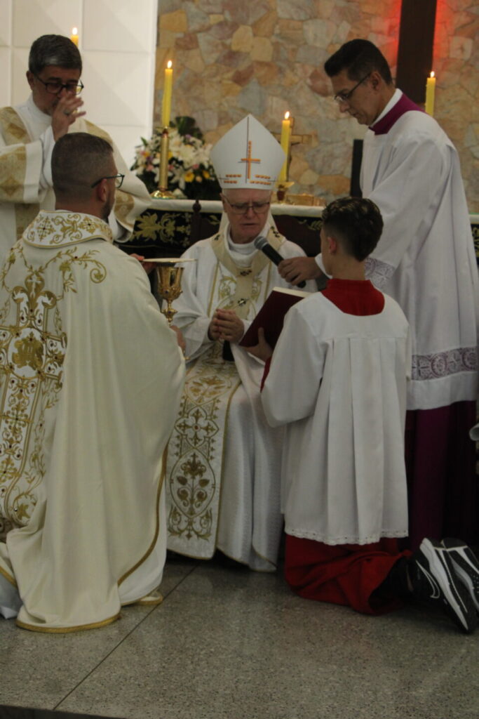 Cardeal Scherer ordena sacerdote o religioso saletino Fernando Bracioli - Jornal O São Paulo