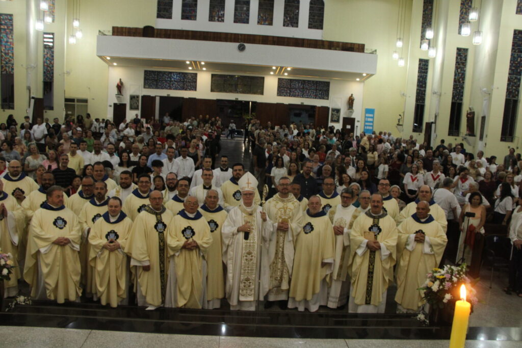 Cardeal Scherer ordena sacerdote o religioso saletino Fernando Bracioli - Jornal O São Paulo