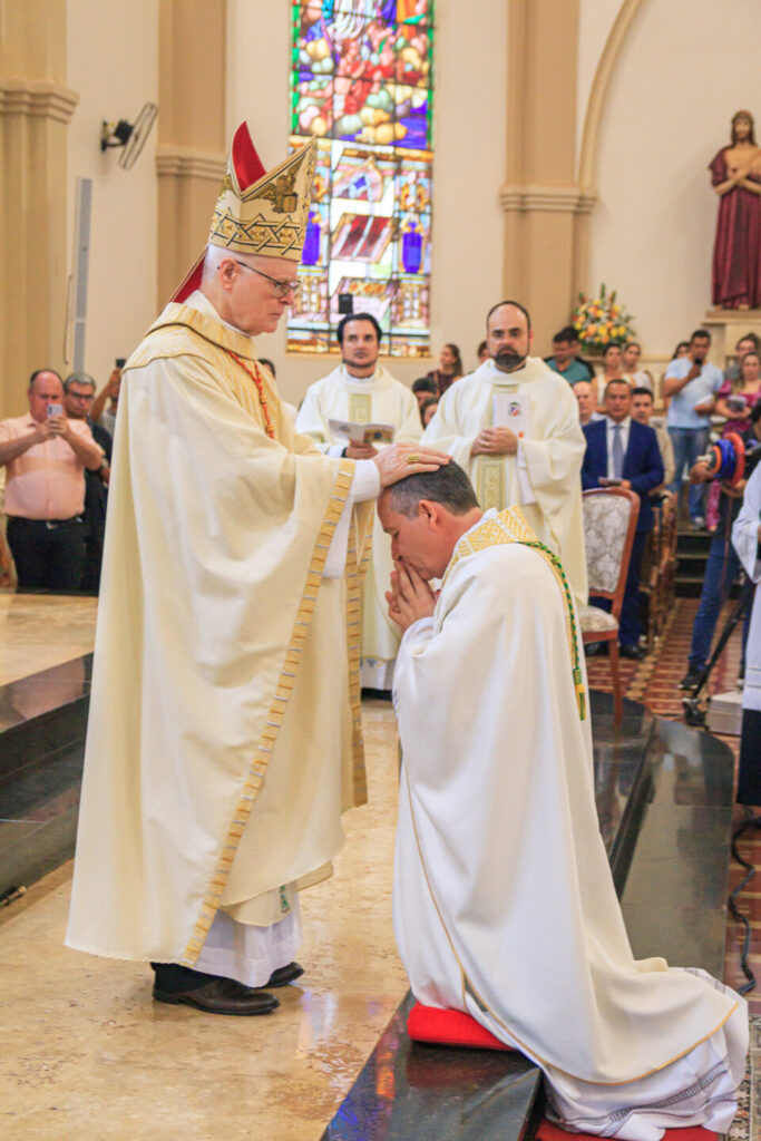 ‘Se Ele chama, Ele nos sustenta’, diz Dom Celso Alexandre ao ser ordenado Bispo - Jornal O São Paulo