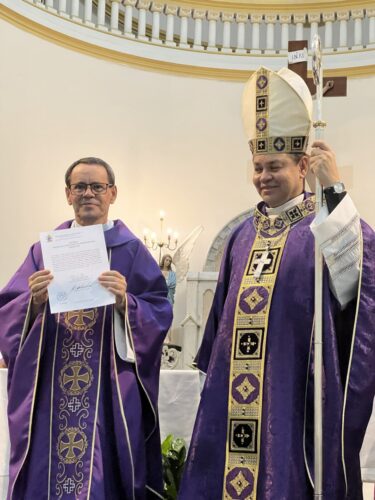 Dom Cícero dá posse a novos padres em paróquias da Região Belém