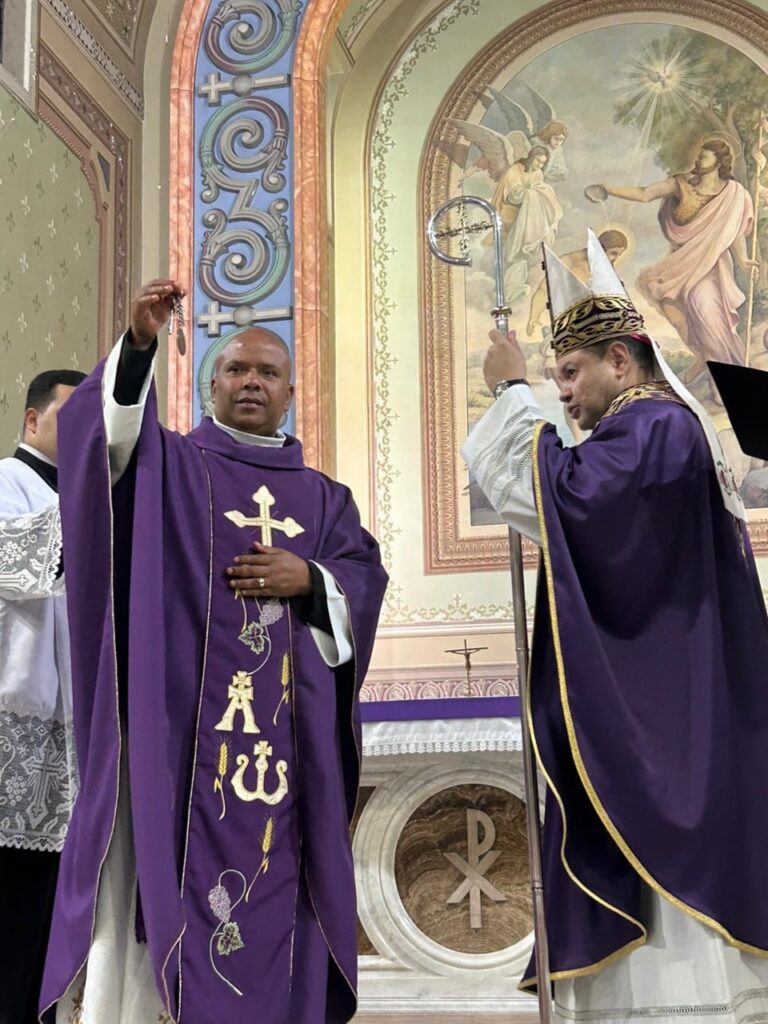 Dom Cícero dá posse a novos padres em paróquias da Região Belém - Jornal O São Paulo
