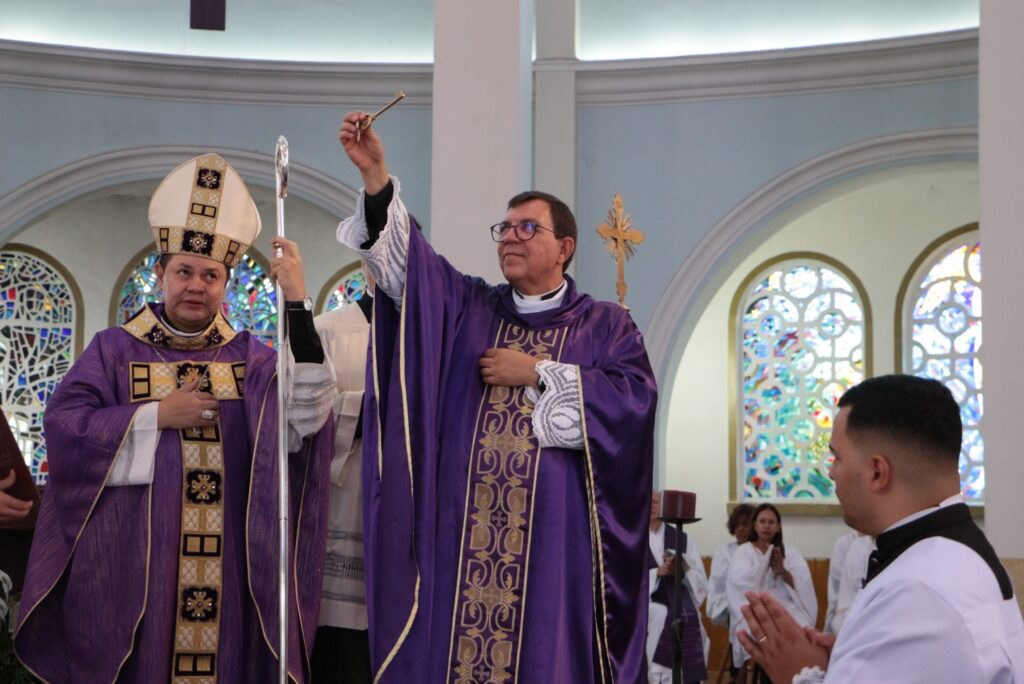 Dom Cícero dá posse a novos padres em paróquias da Região Belém - Jornal O São Paulo