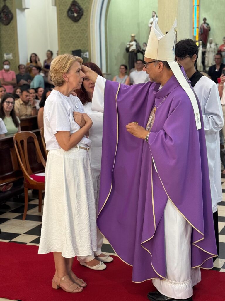 Dom Rogério preside Crismas e dá posse a párocos na Região Sé - Jornal O São Paulo