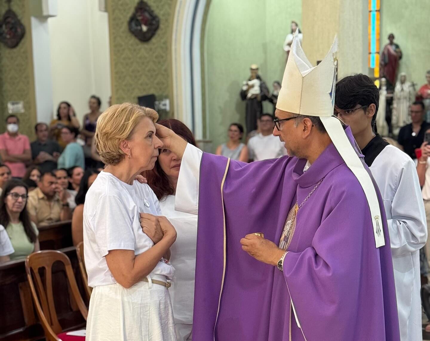 Dom Rogério preside Crismas e dá posse a párocos na Região Sé - Jornal O São Paulo