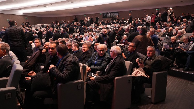 Papa exorta sacerdotes a ‘presença fiel e disponibilidade generosa’ - Jornal O São Paulo