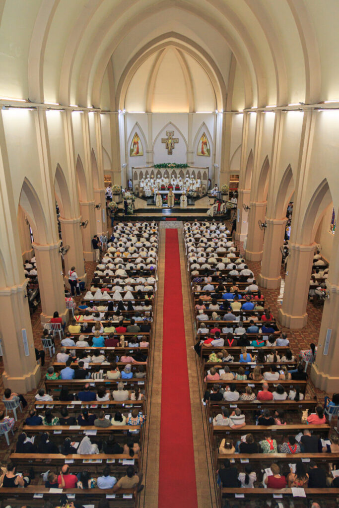 ‘Se Ele chama, Ele nos sustenta’, diz Dom Celso Alexandre ao ser ordenado Bispo - Jornal O São Paulo