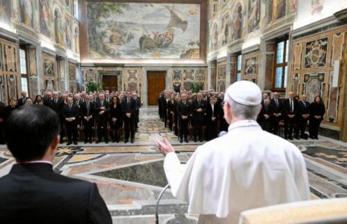 Papa exorta prefeitos a servir o povo com mente lúcida e consciência íntegra - Jornal O São Paulo