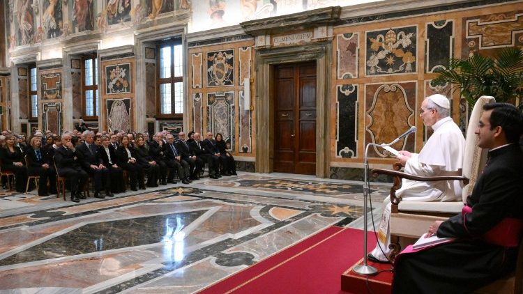 Papa exorta prefeitos a servir o povo com mente lúcida e consciência íntegra - Jornal O São Paulo