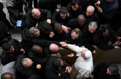 Aos padres de Roma, Leão XIV pede mútua amizade e cuidado com a inveja e as armadilhas da internet - Jornal O São Paulo