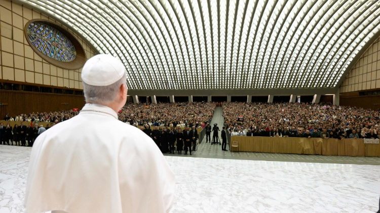 Papa: Deus fala através da Bíblia, devemos interpretá-la sem fundamentalismos - Jornal O São Paulo