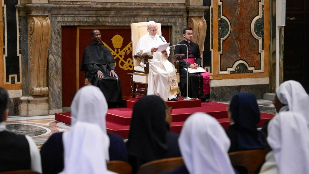 Leão XIV: a vida consagrada se sustenta na Eucaristia e na missão - Jornal O São Paulo