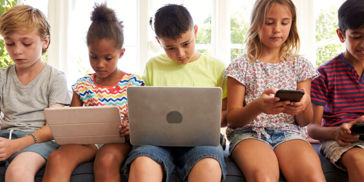 Em Trinidad e Tobago, Igreja apoia proibição a redes sociais e IA para crianças - Jornal O São Paulo