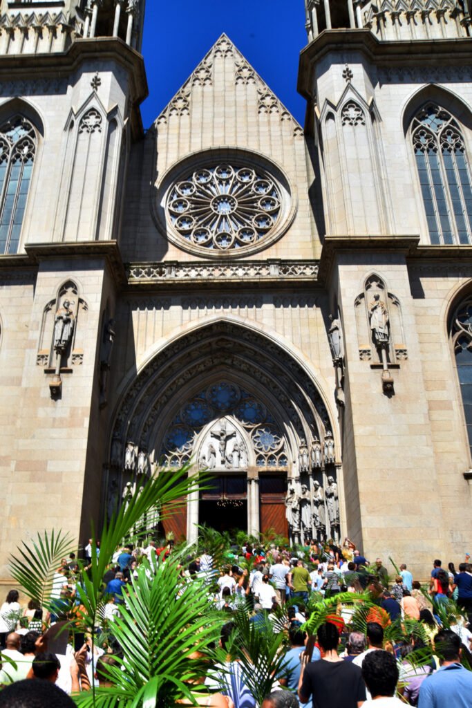 ‘Somos chamados a viver esta semana não como espectadores’, afirma Dom Odilo no Domingo de Ramos - Jornal O São Paulo
