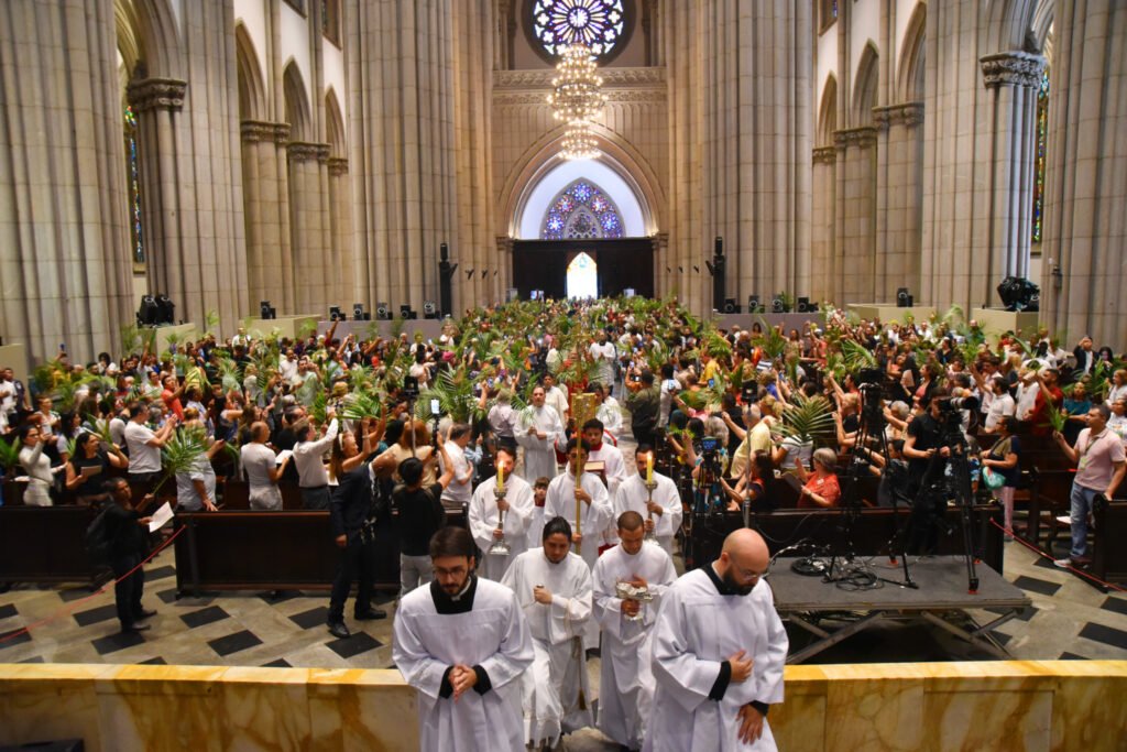 ‘Somos chamados a viver esta semana não como espectadores’, afirma Dom Odilo no Domingo de Ramos - Jornal O São Paulo
