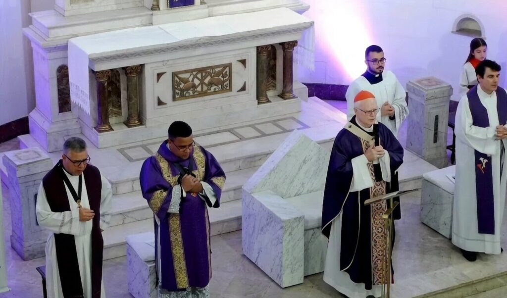 Cardeal Scherer preside missa em ação de graças pelos 25 anos de ordenação episcopal do Cardeal Fernando Filoni - Jornal O São Paulo