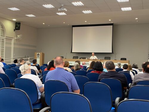 Cardeal Scherer se reúne com as agregações laicais atuantes na Arquidiocese - Jornal O São Paulo