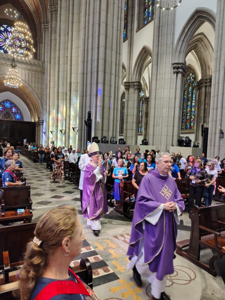 Movimento Sacerdotal Mariano realiza cenáculo na Catedral da Sé - Jornal O São Paulo