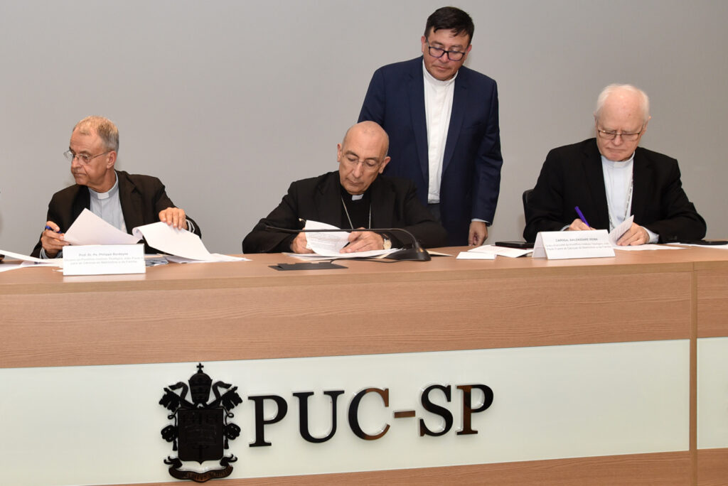 PUC-SP e Instituto João Paulo II firmam convênio para estudos sobre Matrimônio e família - Jornal O São Paulo