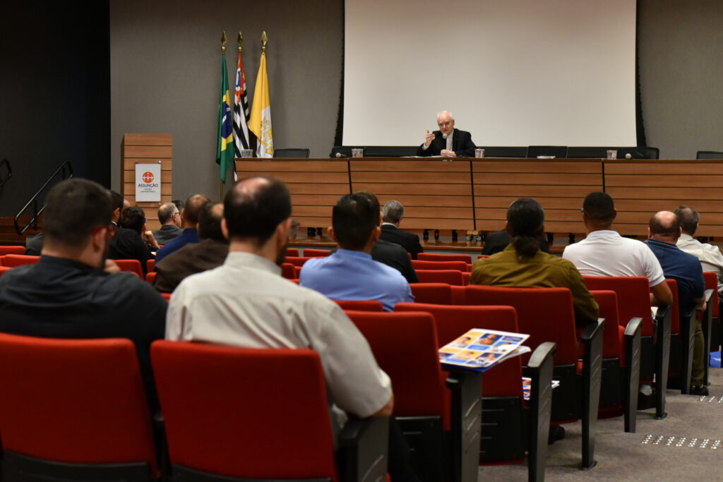 Padres novos em ofício participam de encontro de formação - Jornal O São Paulo