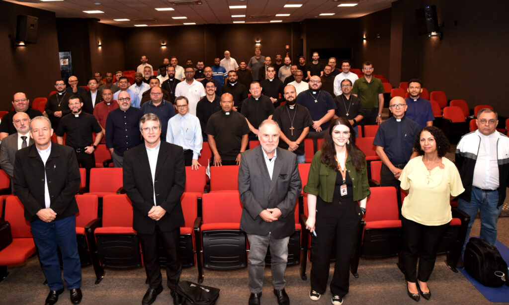 Padres novos em ofício participam de encontro de formação - Jornal O São Paulo