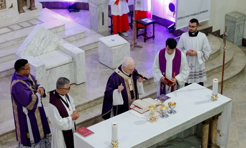 Cardeal Scherer preside missa em ação de graças pelos 25 anos de ordenação episcopal do Cardeal Fernando Filoni - Jornal O São Paulo