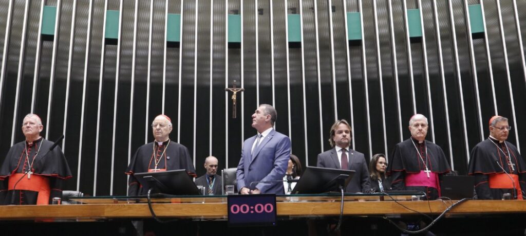 Sessão Solene na Câmara dos Deputados homenageia os 200 anos de relações diplomáticas entre o Brasil e a Santa Sé - Jornal O São Paulo