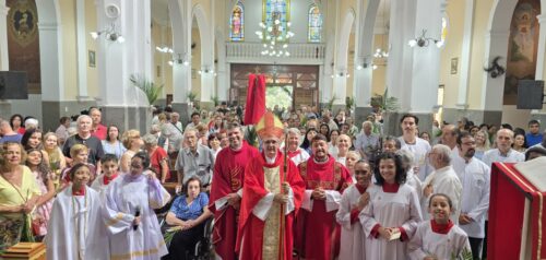 Dom Márcio Antonio preside missa do Domingo de Ramos na Paróquia São Pedro Apóstolo