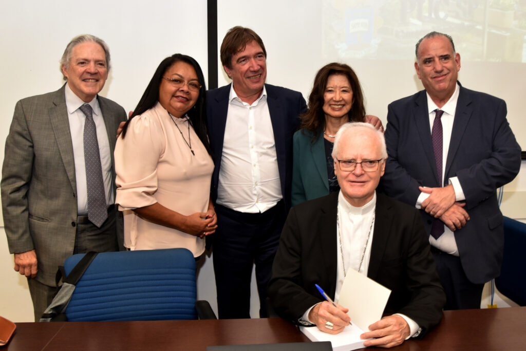 PUC-SP lança obra dedicada aos temas centrais do legado do Papa Francisco - Jornal O São Paulo