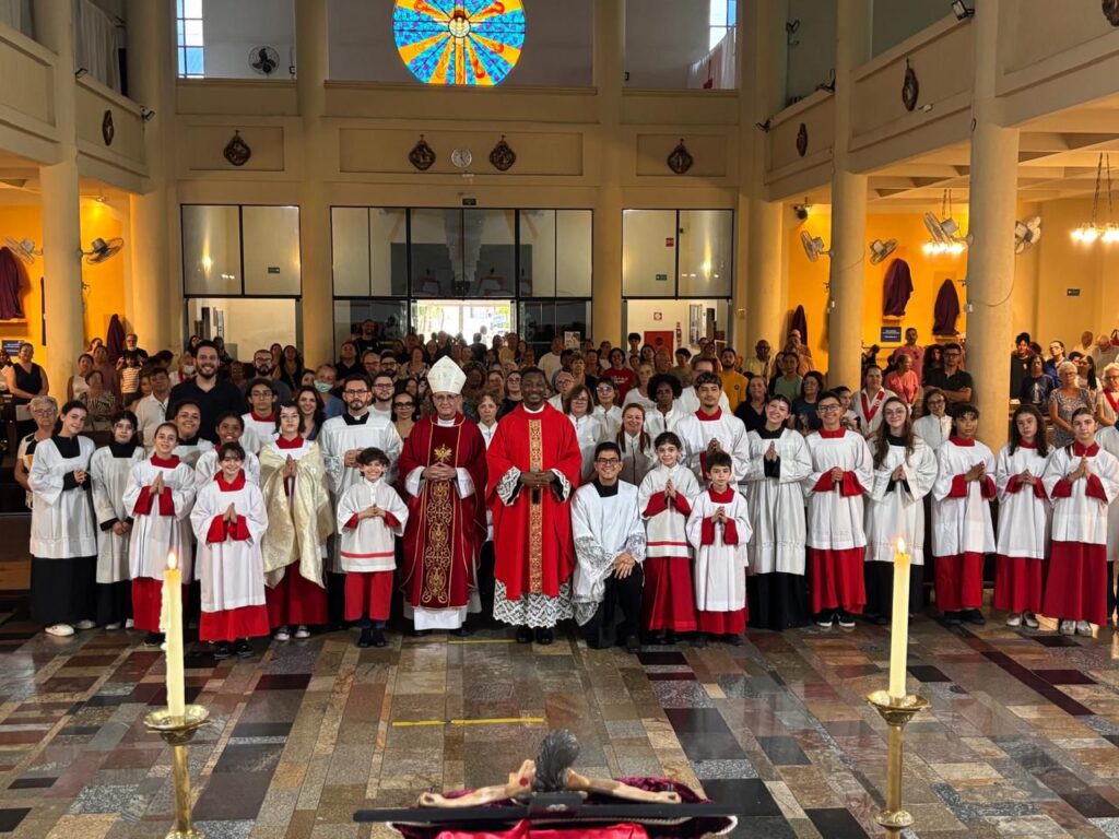 Dom Carlos Lema Garcia preside a Celebração da Paixão do Senhor no Tatuapé - Jornal O São Paulo