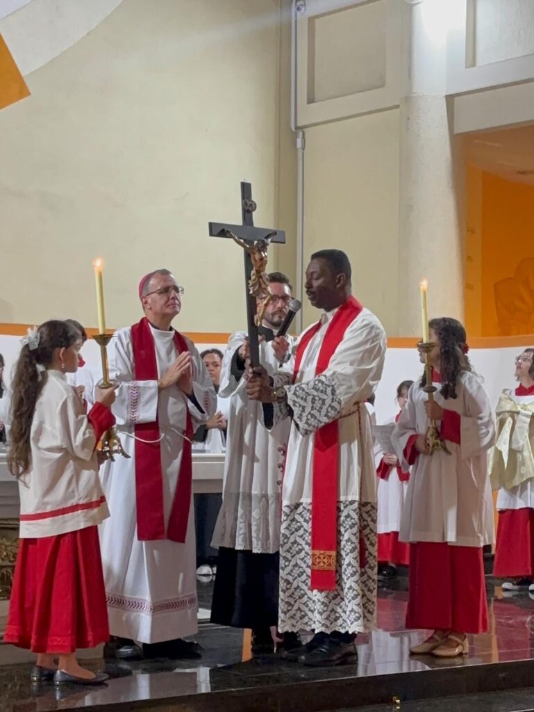 Dom Carlos Lema Garcia preside a Celebração da Paixão do Senhor no Tatuapé - Jornal O São Paulo