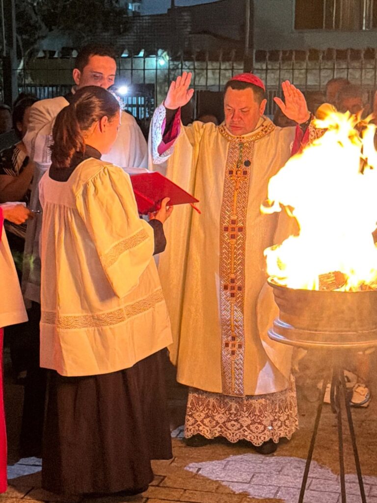 Na Solene Vigília Pascal, Dom Cícero exorta: ‘Levanta-te e deixa o túmulo” - Jornal O São Paulo