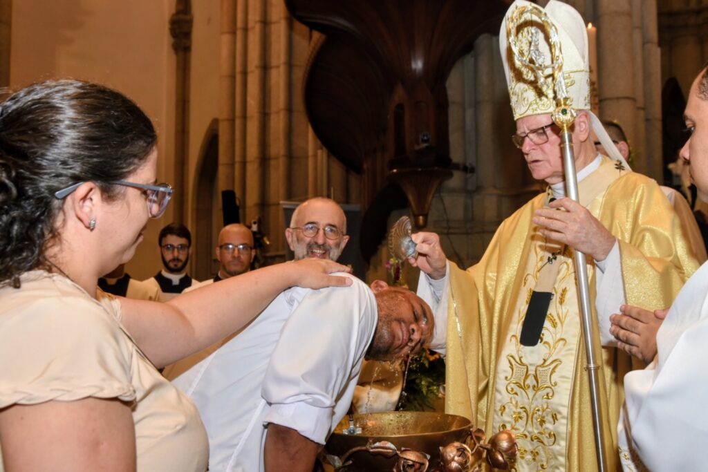 Páscoa: com o Cristo ressuscitado, passamos da morte para a vida nova pelo Batismo - Jornal O São Paulo
