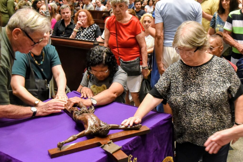 Páscoa: com o Cristo ressuscitado, passamos da morte para a vida nova pelo Batismo - Jornal O São Paulo