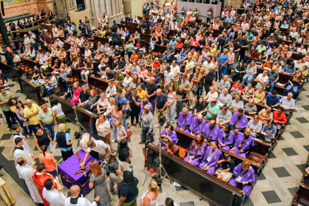 Páscoa: com o Cristo ressuscitado, passamos da morte para a vida nova pelo Batismo - Jornal O São Paulo